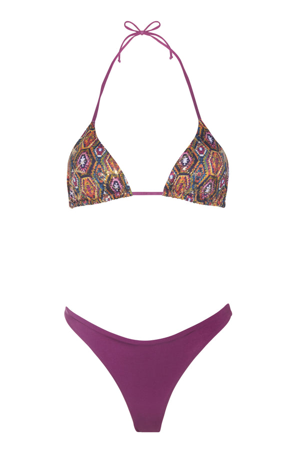 Bikini fucsia con triangolo scorrevole e con motivi geometrici colorati