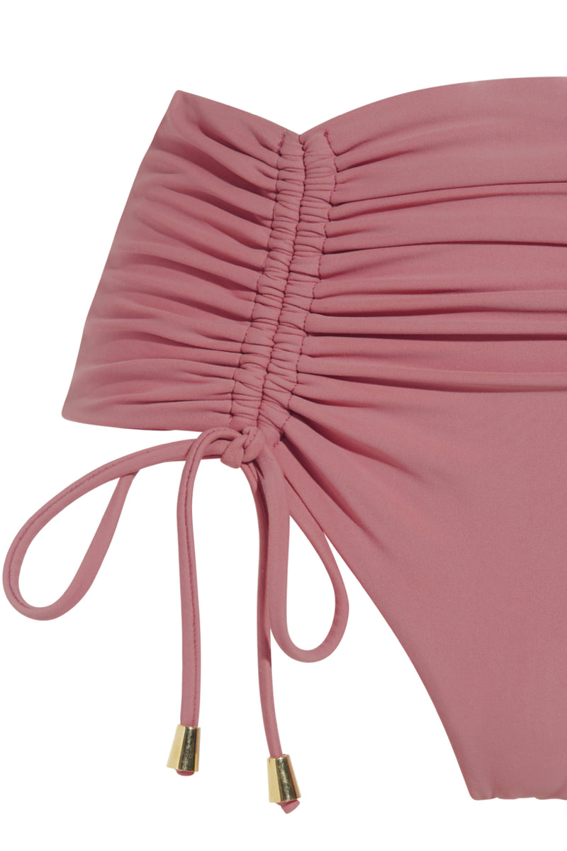 Dettaglio slip Bikini a vita alta color cipria